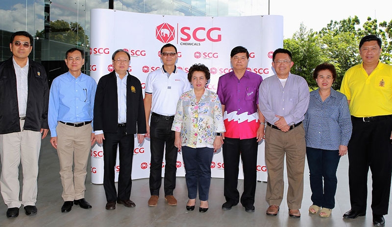 อุตสาหกรรมแห่งอนาคต : ดร.อรรชกา สีบุญเรือง รมว.อุตสาหกรรม, สมชาย หาญหิรัญ ปลัดกระทรวงอุตสาหกรรม และ สมศักดิ์ สุวรรณสุจริต ผวจ.ระยอง พร้อมคณะ ร่วมเยี่ยมชมศูนย์วิจัยและพัฒนานวัตกรรม ที่ จ.ระยอง โดยมี ชลณัฐ ญาณารณพ กก.ผจก.ใหญ่ เอสซีจี เคมิคอลส์ ต้อนรับ
