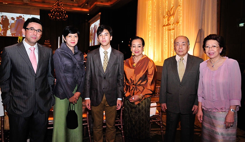 สินธุ-เตือนใจ พูนศิริวงศ์, โอภาส ลีนะวัต, ศักดิ์สิน-อนุตตราพูนศิริวงศ์ และบุตรชาย