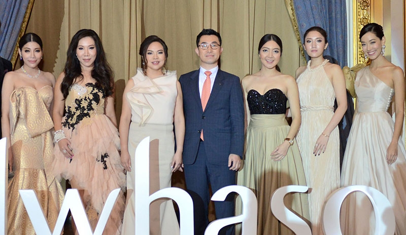 ฉลองความสำเร็จ : หฤดี วรพงศ์พิสุทธิ์ ผจก.ทั่วไป แบรนด์โซลวาซู ประเทศไทย บจก.อมอร์แปซิฟิค (ไทยแลนด์) จัดงาน “Sulwhasoo The Essential Night 2016” เปิดตัวกลุ่มผลิตภัณฑ์ใหม่ “Sulwhasoo The Essential EX Line” แบรนด์เครื่องสำอางจากเกาหลี ที่ โรงแรมแมนดาริน โอเรียนเต็ล