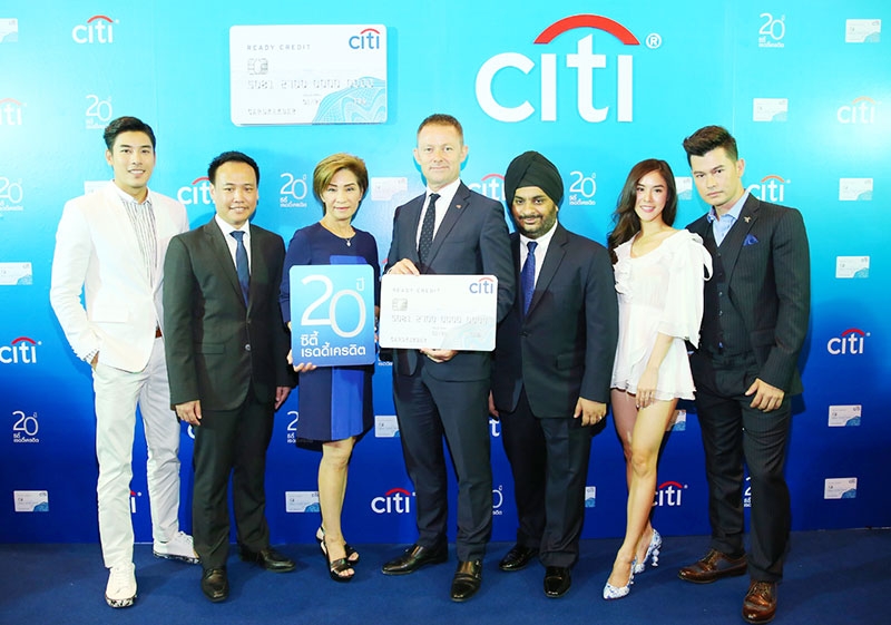 ฉลองใหญ่ 20 ปี “ซิตี้ เรดดี้เครดิต” : ดาเรน บัคลีย์ กรรมการผู้จัดการใหญ่ และ ซานดีพ บาตระ ผู้ช่วยรองกรรมการผู้จัดการใหญ่ฝ่ายธุรกิจบัตรเครคิตและสินเชื่อบุคคล ธนาคารซิตี้แบงก์ ประเทศไทย จัดงานฉลองใหญ่ครบรอบ 20 ปี “ซิตี้ เรดดี้เครดิต” บัตรกดเงินสดและวงเงินสินเชื่อพร้อมใช้ ณ ศูนย์การค้า เดอะมอลล์ บางกะปิ