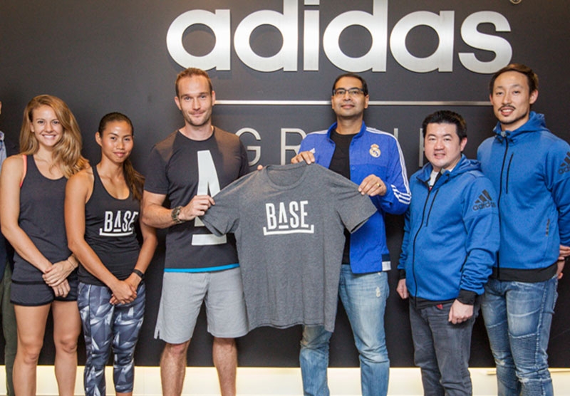 ร่วมมือกัน : มร.วีเจย์ เชาว์ฮาน ผจก.ทั่วไป บจก.อาดิดาส (ประเทศไทย) ประกาศสนับสนุนการจัดกิจกรรมเพื่อกลุ่มคนรักการออกกำลังกายกับ มร.แจ็ค โทมัส ปธ.บห.BASE ฟิตเนสเซ็นเตอร์แห่งใหม่ โดยมี เทพฤทธิ์ ไรวินท์ ผจก.ฝ่ายสื่อสารการตลาด อาดิดาส (ประเทศไทย) ร่วมงาน ที่บจก.อาดิดาส (ประเทศไทย)