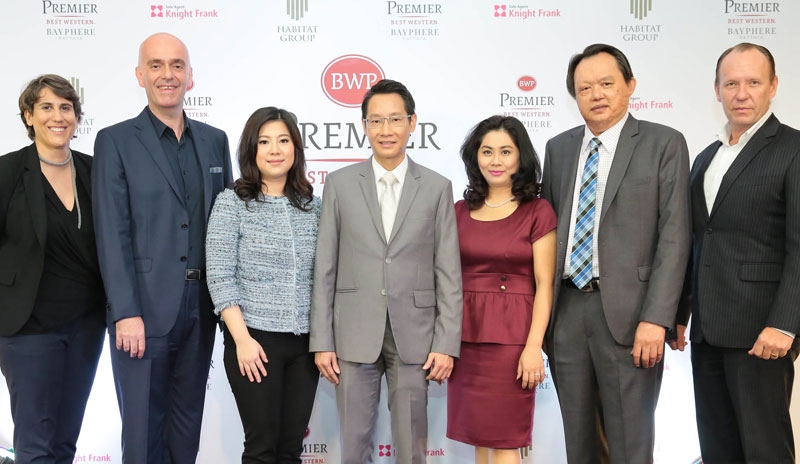 คอนโดใหม่ในพัทยา : ชนินทร์ วานิชวงศ์ ปธ.จนท.บห.บจก.ฮาบิแทท กรุ๊ป เปิดตัวโครงการ “Best Western Premier BayPhere Pattaya” ริมหาดนาจอมเทียน ดึงเชนจากอเมริกา “เบสท์ เวสเทิร์น” วางระบบบริหารจัดการเช่ามาตรฐานระดับโรงแรม โดยมี มร.โอลิเวียร์ แบริแวง ตัวแทนจาก Best Western ร่วมงาน