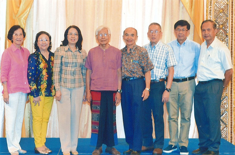 ครูแพทย์แห่งชาติ : ศิษย์เก่าคณะแพทยศาสตร์ จุฬาลงกรณ์มหาวิทยาลัย รุ่น 22 
ร่วมใจแสดงความยินดีแด่ รศ.นพ.ปรีดา ทัศนประดิษฐ์ ในโอกาสได้รับรางวัล 
“ครูแพทย์แห่งชาติ” ประจำปี 2559 จากกลุ่มสถาบันแพทยศาสตร์แห่งประเทศไทย 
โดยมี พญ.สุกัญญา โพธิกำจร, พญ.อุษณีย์ เกษมศานติ์, พญ.จิราภรณ์ นนทสุต, 
นพ.โกวิทย์ ตันติประวรรณ, นพ.สุมิตรา สุตรา, นพ.สุรชัย วิจารณ์กัยกิจ และ
นพ.เธียรชัย สุวรรณเพ็ญ ร่วมยินดีด้วย ณ ห้องมณเฑียรทิพย์ โรงแรมมณเฑียร กรุงเทพ ถนนสุรวงศ์