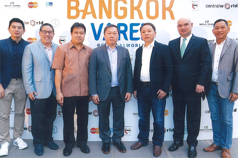 ชวนเที่ยวงาน : สุทธิภัค จิราธิวัฒน์ รองกรรมการผู้จัดการใหญ่ ที่ปรึกษา บริษัท 
กลุ่มเซ็นทรัล จำกัด จัดงาน “บางกอกวารี แอท เซ็นทรัลเวิลด์” เพื่อฉลองครบรอบวันสถาปนากรุงรัตนโกสินทร์ 234 ปี โดยมี ธวัชชัย จันทร์งาม 
ผู้อำนวยการกองท่องเที่ยว กรุงเทพมหานคร เป็นประธานเปิดงาน ณ ลานหน้าศูนย์การค้าเซ็นทรัลเวิลด์