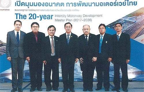 สัมมนา : อาคม เติมพิทยาไพสิฐ รัฐมนตรีว่าการกระทรวงคมนาคม เป็นประธานเปิดงานสัมมนา “เปิดมุมมอง อนาคต การพัฒนามอเตอร์เวย์ไทย” โดยมี วันจักร ฉายากุล, ชาญวิทย์ นาคบุรี, ดร.ชนินทร์ มโนภินิเวส และ ศ.ดร.เกรียงศักดิ์ เจริญวงศ์ศักดิ์ เข้าร่วมงาน ณ ห้องเวิลด์บอลรูม โรงแรมเซ็นทาราแกรนด์และบางกอกคอนเวนชั่นเซ็นเตอร์ เซ็นทรัลเวิลด์