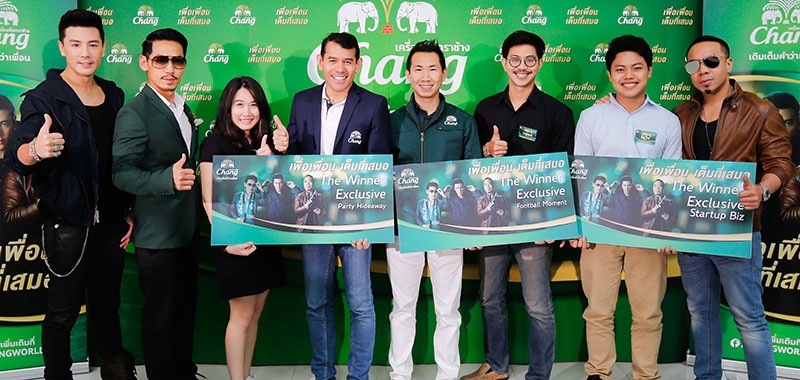 เพื่อเพื่อน เต็มที่เสมอ : มร.เอ็ดมอนด์ เนียว คิม ซูน กก.ผจก. และ ยศ คูวารีวงศ์ ผอ.ผลิตภัณฑ์ บจ.ช้างอินเตอร์เนชั่นแนล ในนาม “เครื่องดื่มตราช้าง” จัดงานตัดสินและประกาศผลแคมเปญออนไลน์ “เพื่อเพื่อน เต็มที่เสมอ” เฟ้นหาผู้ชนะเลิศที่ส่งเรื่องราวโมเม้นท์สุดประทับใจเกี่ยวกับเพื่อน เพื่อรับรางวัลสุดเอ็กซ์คลูซีฟได้แก่ เอ็กซ์คลูซีฟ ปาร์ตี้ ไฮด์อเวย์, เอ็กซ์คลูซีฟ ฟุตบอล โมเม้นท์ หรือ เอ็กซ์คลูซีฟ สตาร์ตอัพ บิสโดยมี ปกรณ์ ลัม, วิเชียร กุศลมโนมัย และ ภูมิใจ ตั้งสง่า ร่วมตัดสิน ณ ชั้น 10 อาคารไซเบอร์เวิลด์