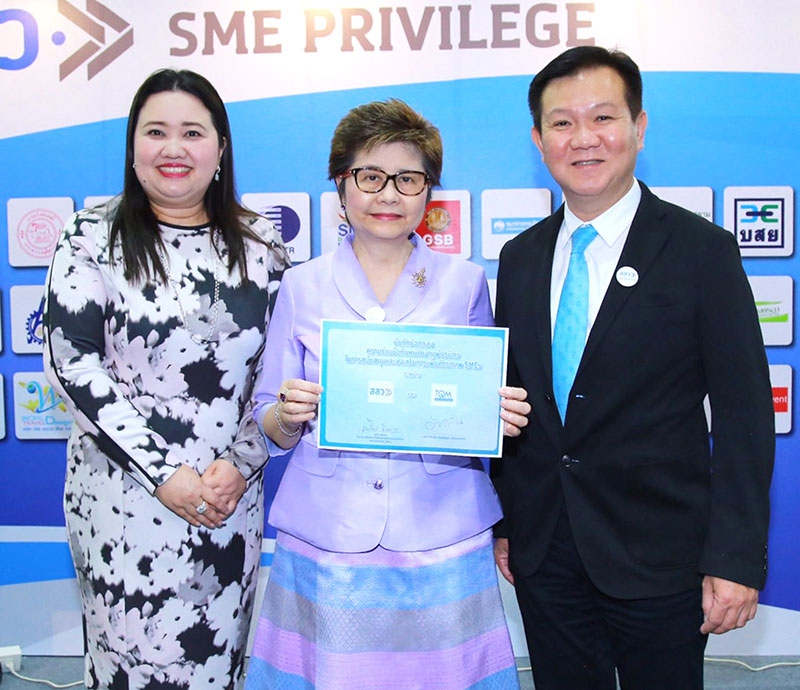 ร่วมลงนาม : ดร.อัญชลิน พรรณนิภา ประธาน บจ.ทีคิวเอ็ม อินชัวร์รันส์ โบรคเกอร์ลงนามบันทึกข้อตกลง ความร่วมมือกับ สาลินี วังตาล ผอ.สำนักงานส่งเสริมวิสาหกิจขนาดกลางและขนาดย่อม (สสว.) เพื่อพัฒนาผลิตภัณฑ์ประกันภัยให้สอดคล้องกับประเภทธุรกิจ เงินทุน และทรัพย์สินของกลุ่ม SMEs โดยเฉพาะ ณ อิมแพคเมืองทองธานี