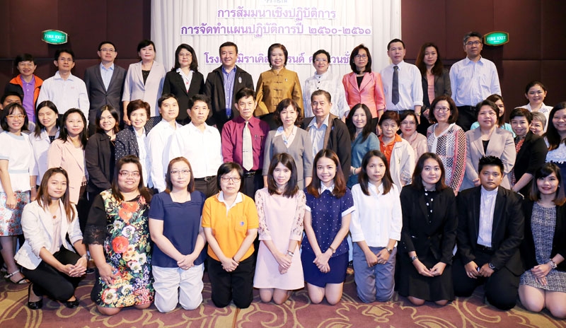 แผนควบ 2 ปี : ดร.ลักษมี ปลั่งแสงมาศ ผู้ว่าการสถาบันวิจัยวิทยาศาสตร์และเทคโนโลยีแห่งประเทศไทย เปิดการสัมมนา “การจัดทำแผนปฏิบัติการปี 2560-2561” โดยมีรองผู้ว่าการฝ่ายต่างๆ อาทิ ดร.อาภารัตน์ มหาขันธ์, ดร.ชุติมา เอี่ยมโชติชวลิต และ วิรัช จันทรา ร่วมงาน ที่ โรงแรมมิราเคิล แกรนด์ คอนเวนชั่น
