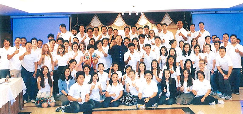 สมดุลชีวิตที่คิดบวก : ศ.ดร.นพ.วิทยา นาควัชระ จิตแพทย์และผอ.สถาบันพัฒนาตนเองและนักบริหาร รับเชิญจากบริษัท คิงส์เมน ซี.เอ็ม.ทีไอ.จำกัด (มหาชน) ไปเป็นวิทยากรสัมมนาหัวข้อ “สมดุลชีวิตที่คิดบวกและเป็นสุข” สำหรับผู้บริหารและพนักงาน ณ โรงแรมโรแมนติค รีสอร์ท แอนด์ สปา เขาใหญ่ โดยมี ชยวัฒน์ พิเศษสิทธิ์ ประธานกรรมการบริหารต้อนรับ