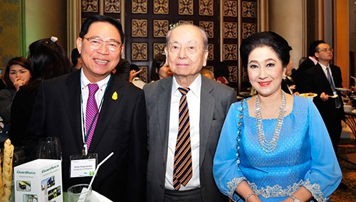 ดร.วัลลภ กิ่งชาญศิลป์ ประธาน กก.บจ.กัทส์ อินเวสติเกชั่น กับ วาริน-ผาณิต พูนศิริวงศ์