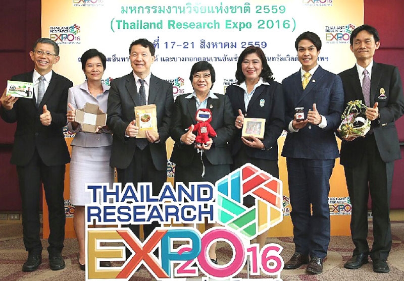 Thailand Research Expo 2016 : สุกัญญา ธีระกูรณ์เลิศ เลขาธิการคณะกรรมการวิจัยแห่งชาติ แถลงข่าวการจัดงาน “มหกรรมงานวิจัยแห่งชาติ 2559 ครั้งที่ 11 ภายใต้แนวคิด “วิจัยเพื่อพัฒนาประเทศสู่ความมั่นคง มั่งคั่งและยั่งยืน” ระหว่างวันที่ 17-21 ส.ค. 2559 ที่บางกอกคอนเวนชั่นเซ็นเตอร์ เซ็นทรัลเวิลด์