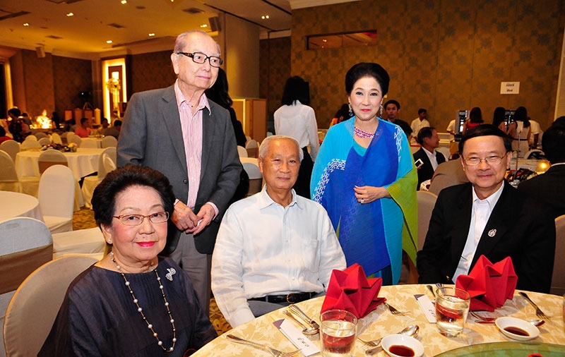 เพ็ญพรรณ-ประมนต์ สุธีวงศ์ ประธานองค์กรต่อต้านคอร์รัปชั่น (ประเทศไทย), ศ.นพ.ภิรมย์ กมลรัตนกุล อดีตอธิการบดี จุฬาฯ, และ วาริน-ผาณิต พูนศิริวงศ์