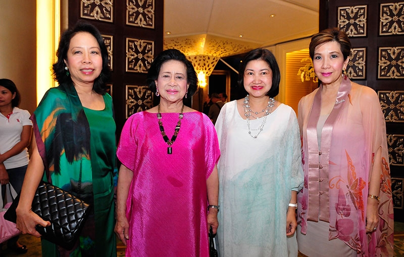 ท่านผู้หญิงสุจิตคุณ สารสิน กับ พาสินี ลิ่มอติบูลย์, กิตติยา สารสิน มี เพชรพริ้ง สารสิน ต้อนรับ