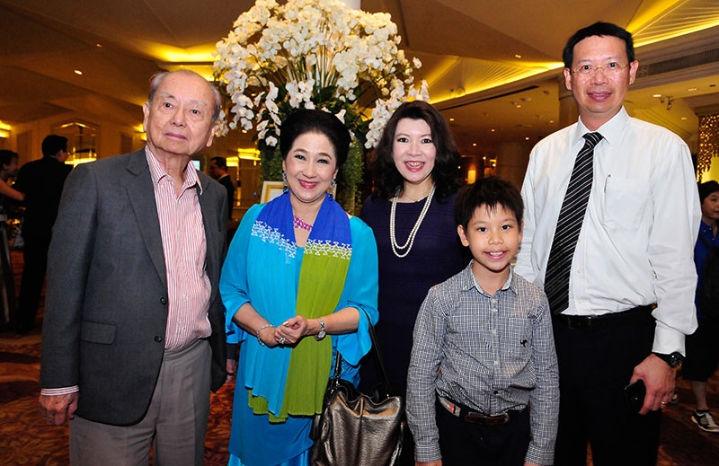 วาริน-ผาณิต พูนศิริวงศ์ กับครอบครัว พราวพร- พ.ต.อ.พิมล บำรุง