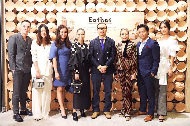 โฉมใหม่ : บรม พิจารณ์จิตร จัดงาน “Eathai Expansion” เปิด “Eathai” (อีทไทย) โฉมใหม่ ที่สุดแห่งอาณาจักรอาหารไทย ครบครันทั้งสตรีทฟู้ดและรวมเมนูเด็ดจากร้านอาหารดังทั่วไทย พร้อมเปิดตัว 13 โซนใหม่ ภายใต้คอนเซ็ปต์ “ทิง นอง นอย” โดยมี สิริยส เทพหัสดิน ณ อยุธยา, อุษณีย์ มหากิจศิริ ลีโอณีโอ, วรรณศิริ คงมั่น, แสงแข เหมกมลเศรษฐ์ ร่วมงาน ณ ชั้น LG ศูนย์การค้าเซ็นทรัล เอ็มบาสซี่