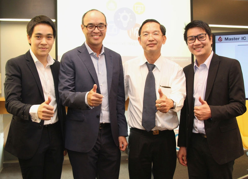 เยี่ยมชมหลักทรัพย์
บัวหลวง : บมจ.หลักทรัพย์ 
บัวหลวง นำทีมโดย บรรณรงค์ พิชญากร 
กก.ผจก.กิจการค้า
หลักทรัพย์, ภาววิทย์ กลิ่นประทุม ที่ปรึกษา
การลงทุน และ สินธนันทน์ 
บุญยอด ผอ.สาขาบัวหลวง 
อินเวสเมนท์สเตชั่น ร่วมต้อนรับ ศ.ดร.ประสิทธิ์ ทีฆพุฒิ หัวหน้าวิชาไอซีที
และการจัดการเชิงกลยุทธ์ ที่นำกลุ่มนิสิตคณะวิศวกรรมศาสตร์ จุฬาฯ เข้าเยี่ยมชมการดำเนินงานของบริษัท 
พร้อมทั้งรับฟังบรรยายเรื่องการลงทุนในยุคดิจิตอล เพื่อเสริมสร้างความรู้ด้านการเงินและตลาดทุนของประเทศไทย
รวมไปถึงนวัตกรรมล้ำสมัยด้านการลงทุน ณ บัวหลวงอินเวสเมนท์สเตชั่น ชั้น 4 อาคารซิลลิคเฮ้าส์