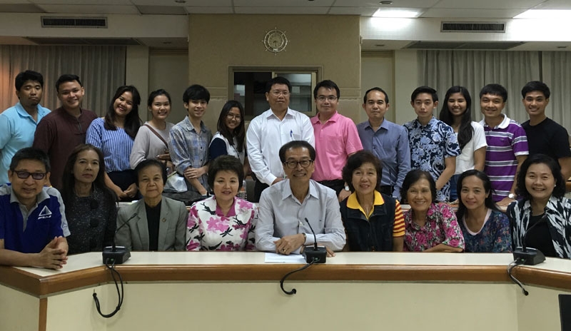 เตรียมงาน : วิเชียร ชวลิต นายกสมาคมรัฐศาสตร์แห่งมหาวิทยาลัยธรรมศาสตร์ฯ 
อดีตปลัดกระทรวงมหาดไทย, อดีตปลัดกระทรวงการพัฒนาสังคมฯ และ สมาชิก
สภาขับเคลื่อนการปฏิรูปประเทศ ประชุมวางแผนการจัดงาน “สิงห์คืนถ้ำ 2559” 
ในวันเสาร์ที่ 24 ธ.ค. 2559 ที่สนามฟุตบอล ม.ธรรมศาสตร์ ท่าพระจันทร์