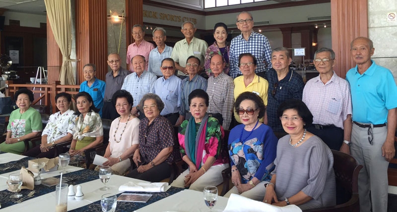 ภูมิใจกับเพื่อน : ชนินทร์ วรรณดิษฐ์ 
ประธาน AC รุ่น 2494 นัดเพื่อนๆ อัสสัมชัญ 
AC 2494 รวมรุ่นพร้อมคู่สมรส โดยมี 
จณา วรรณดิษฐ์, วาริน-ผาณิต พูนศิริวงศ์, 
คุณหญิงจิตตระการ ทองใหญ่, ม.ร.ว.โอภาศ-
คุณหญิงอัมพร กาญจนวิชัย, สุภาพ-ปวีณา 
เพ็ชรตระกูล, จำลอง-พัชรี ศรีกาญจนา, สมใจ บำรุงตระกูล, โกศล-ประไพศรี 
สุทธินรเศรษฐ์, สุชาติ-เอื้อมพร นาทะพันธุ์, 
มโน โสภาคย์, ปรีดี ตัณฑ์เกยูร ร่วมสังสรรค์ 
ที่สปอร์ตคลับ พร้อมร่วมยินดีกับ สินธุ พูนศิริวงศ์ คนไทยคนแรกที่ได้เข้าใน “Hall of fame World Snooker” 
ที่ประเทศอังกฤษ