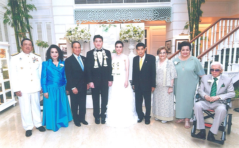 วิวาห์หวาน : อาสา สารสิน เป็นประธานในพิธีฉลองมงคลสมรส ระหว่าง ดร.ศศิรัศม์ บุตรี พลโทพรเทพ-จารุณีย์ วีระไวทยะ กับ บัณฑิตพันธุ์ บุตร 
ร้อยตำรวจตรี วิบูลชัย-ศรีสมบูรณ์ พันธุ์กระวี โดยมี หม่อมเจ้ามงคลเฉลิม ยุคล และ หม่อมบงกชปริญา ยุคล ณ อยุธยา มาร่วมอวยพรด้วย ที่ห้องออเธอร์เลาจน์ 
โรงแรมแมนดาริน โอเรียนเต็ล