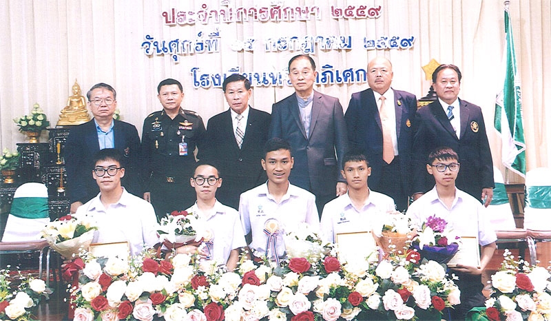 ยอดคนดี ศรีทวีธา : ศ.ดร.นพ.วิทยา นาควัชระ ประธาน “กองทุน ศ.ดร.นพ.วิทยา 
นาควัชระ” เป็นประธานมอบรางวัล “ยอดคนดี ศรีทวีธา” ประจำปีการศึกษา 2559 
แก่นักเรียนดีเด่นของโรงเรียนทวีธาภิเศก ณ ห้องประชุม พล.อ.สุจินดา คราประยูร 
โดยมี พล.ต.อ.เสรีพิศุทธ์ เตมียาเวส ผอ.ชัยสิทธิ์ ดอนท้วม และคณาจารย์ร่วมแสดงยินดีด้วย