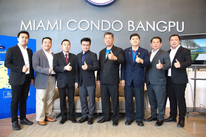 เปิดตัว : ทนงศักดิ์ มโนธรรมรักษา ประธานกรรมการบริหาร และ พีระ นีรพิทักษ์ 
กรรมการบริหารและรองกรรมการผู้จัดการอาวุโส บริษัท เจ.เอส.พี. พร็อพเพอร์ตี้ จำกัด 
(มหาชน) พร้อม สรากร บรรจงจิตต์ ผู้อำนวยการกองผังเมือง จังหวัดสมุทรปราการ ร่วมเปิดตัวโครงการ MIAMI BAYSIDE แลนด์มาร์คแหล่งท่องเที่ยวทะเลบางปูแบบครบวงจร บนพื้นที่กว่า 120 ไร่ ที่โครงการ MIAMI BAYSIDE บางปู