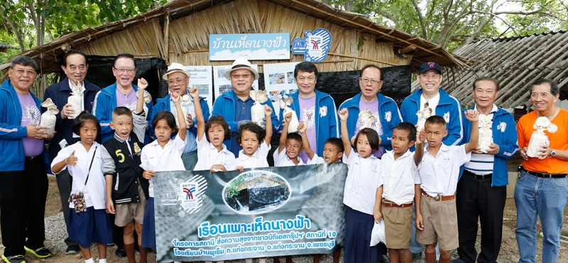 สถานีส่งความสุข คีรี กาญจนพาสน์ ปธ.กก.กลุ่มบริษัทบีทีเอส และคณะผู้บริหาร นำพนักงานไปสร้างโรงเพาะเห็ดนางฟ้า  ลานอเนกประสงค์ พร้อมมอบสิ่งของเครื่องใช้ให้นักเรียน โรงเรียนบ้านพุเข็ม อ.แก่งกระจาน จ.เพชรบุรี โดยมีหน่วยแพทย์เคลื่อนที่ของรพ.วิภาวดี ไปให้บริการตรวจสุขภาพฟรีแก่ชาวบ้านในชุมชนด้วย