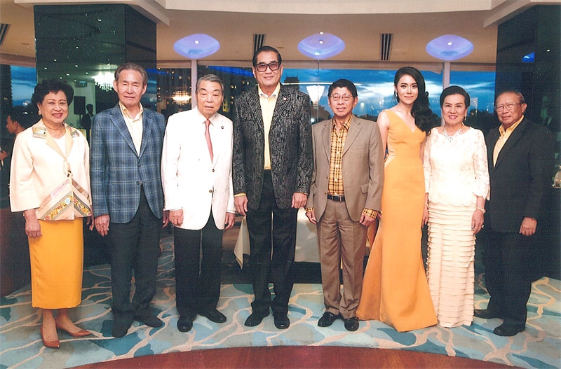 สุขสันต์วันเกิด : พล.ต.อ.สันต์ ศรุตานนท์ จัดเลี้ยงฉลองวันคล้ายวันเกิด
ครบรอบ 72 ปี ณ ห้องลอร์ดจิมส์ โรงแรมแมนดาริน โอเรียนเต็ล กรุงเทพฯ โดยมี ดร.วิษณุ เครืองาม, ชวรัตน์-ทัศนีย์ ชาญวีรกูล, ยุวเรส กังสถาน, 
ดาริกา-ศ.นพ.เหลือพร ปุณณกันต์ ร่วมอวยพรด้วยความอบอุ่น