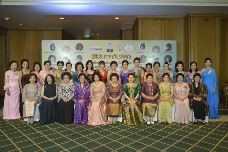 ประกาศเกียรติคุณ : ดร.อรรชกา สีบุญเรือง, คุณหญิงณัฐิกา วัธนเวคิน อังอุบลกุล ร่วมเป็นประธานในพิธีประกาศเกียรติคุณนักธุรกิจสตรีตัวอย่าง, นักวิชาชีพสตรีตัวอย่าง และสตรีผู้นำธุรกิจอนุรักษ์โลกตัวอย่าง ประจำปี 2559 
จัดโดยสหพันธ์สมาคมสตรีนักธุรกิจและวิชาชีพแห่งประเทศไทยในพระบรมราชินูปถัมภ์ ร่วมกับ กระทรวงการพัฒนาสังคมและความมั่นคงของมนุษย์, กระทรวงอุตสาหกรรม และ USAID โดยมี อนุสรี ทับสุวรรณ ร่วมงาน ณ โรงแรมแกรนด์ ไฮแอทเอราวัณ กรุงเทพฯ