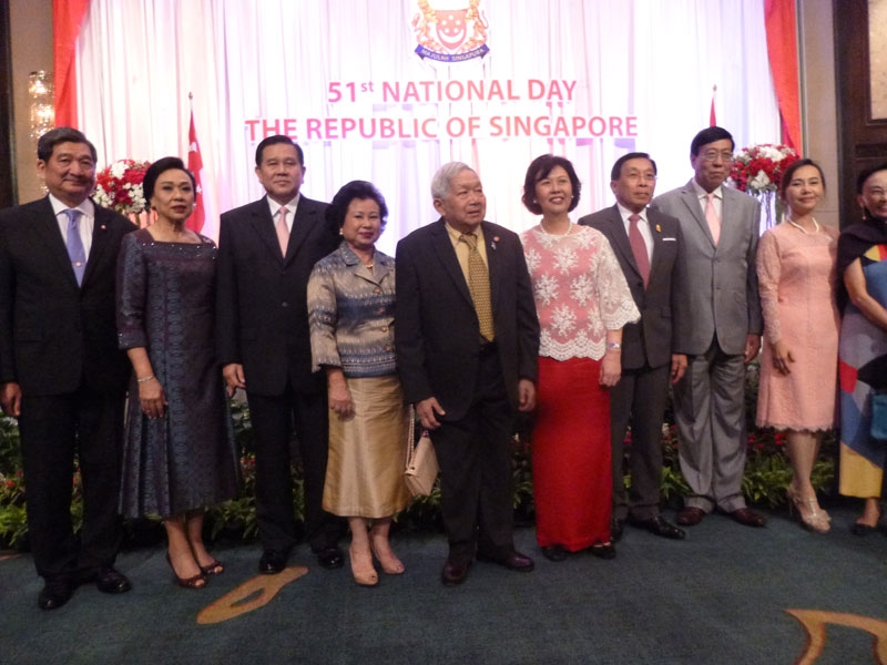 วันชาติสิงคโปร์ : H.E. Mrs. Chua Siew San เอกอัครราชทูตสิงคโปร์ประจำราชอาณาจักรไทย จัดงานเลี้ยงเฉลิมฉลองโอกาสครบรอบ 51 ปี วันชาติสิงคโปร์ โดยมี ม.ร.ว.เทพกมล เทวกุล องคมนตรี มาร่วมงานท่ามกลางทูตานุทูต 
ณ โรงแรม Shangri-La Hotel, Bangkok