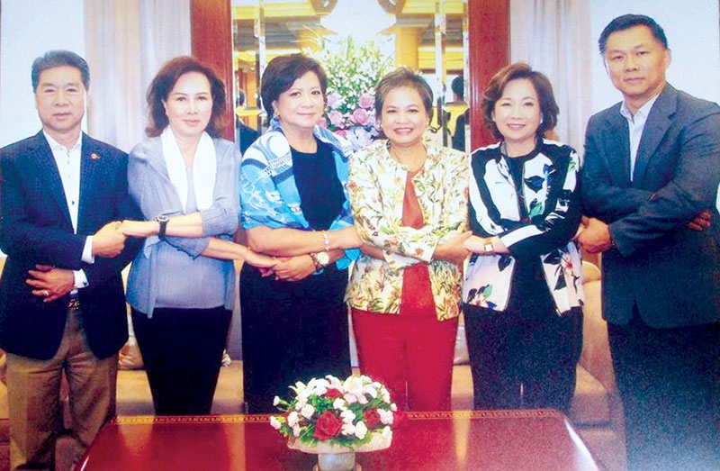 วางแผน : นันทพร สุริยกุล ณ อยุธยา นายกสโมสรซอนต้ากรุงเทพ 9 เป็นประธานจัดประชุมพิเศษเพื่อวางแผนนโยบายบริหาร โดยมี ฐนนท์ศรณ์ เลิศฤทธิ์ศิริกุล,นิมิต ดำรงรัตน์,ดร.สมฤดี ศรีจรรยา,วัลย์ณี ทวีแสงศิริ และ ภัทรกร วรรณภิญโญ พร้อมด้วยคณะกก.บริหารเข้าร่วมประชุม ณ ห้องดิ เอมเมอรัลด์ สวีท โรงแรมดิ เอมเมอรัลด์