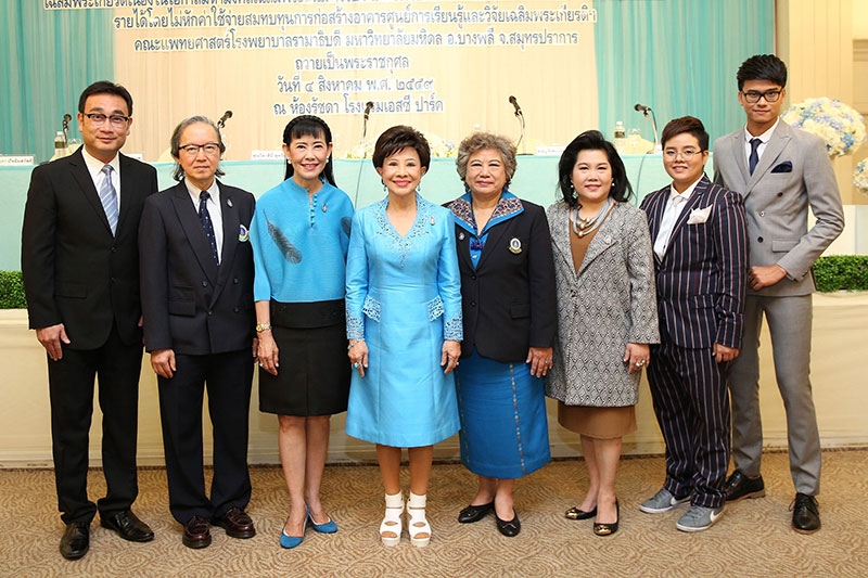 ถวายแม่หลวงของแผ่นดิน : ท่านผู้หญิงวิระยา ชวกุล ประธานคณะกรรมการจัดคอนเสิร์ต “พระมาตามหาราชินี” แถลงข่าวการจัดงานคอนเสิร์ตฯ เพื่อเฉลิมพระเกียรติสมเด็จพระนางเจ้าสิริกิติ์ พระบรมราชินีนาถ เนื่องในโอกาสพระราชพิธีมหามงคลเฉลิมพระชนมพรรษา 7 รอบ 84 พรรษา โดยมี วิลาสินี พุทธิการันต์ ที่ปรึกษา เอไอเอส, ศ.พญ.จิรพร เหล่าธรรมทัศน์, วัลลภา ปัจฉิมสวัสดิ์ และ ดร.ชวัลวัฒน์ อริยวรารมย์ ร่วมงาน ณ โรงแรมเอสซี ปาร์ค