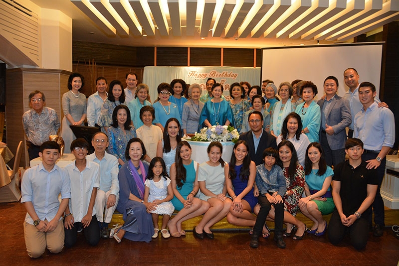 ครบ 6 รอบ : สุดถนอม กรรณสูต และครอบครัว ร่วมจัดงานเลี้ยงฉลองวันเกิดครบรอบ 72 ปี แด่ สุพัฒนา อาทรไผท ณ ห้องเดอะ เซลล่าร์ โรงแรมดุสิตธานี กรุงเทพฯ โดยมี ท่านผู้หญิงสุมาลี จาติกวนิช, วิภาดา โทณวณิก, เฉิดโฉม เจียรนัย และเพื่อนพ้อง ร่วมอวยพรท่ามกลางบรรยากาศอันอบอุ่น