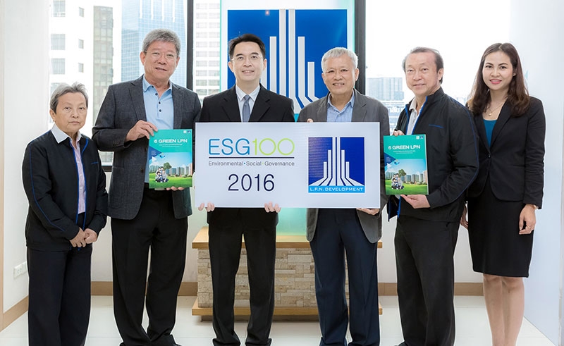 รางวัลอันทรงเกียรติ :ทิฆัมพร เปล่งศรีสุข ประธาน กก.บริหารและประธานเจ้าหน้าที่บริหาร บมจ.แอล.พี.เอ็น.ดีเวลลอปเมนท์ (LPN) รับรางวัลแห่งความภาคภูมิใจ “ESG 100 Certificate” จาก ดร.พิพัฒน์ ยอดพฤติการ ผอ.สถาบันไทยพัฒน์ ในฐานะที่เป็น 1 ใน 100 บริษัทจดทะเบียนที่มีความโดดเด่นในการดำเนินธุรกิจด้านสิ่งแวดล้อม สังคม และธรรมาภิบาล เป็นปีที่ 2 ติดต่อกัน ตอบโจทย์การลงทุนอย่างยั่งยืนแก่นักลงทุน ณ อาคารลุมพินี ทาวเวอร์ ถ.พระราม 4