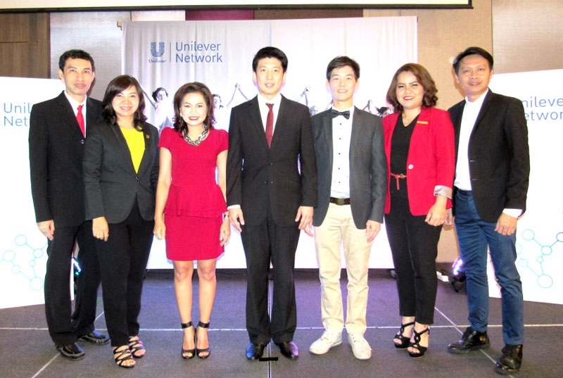 ดิ เอ็กซ์คลูซีฟ เกรท : ณัฐพล อัจฉริยปัญญา ผู้จัดการสนับสนุนฝ่ายพัฒนาธุรกิจ ยูนิลีเวอร์ เน็ทเวิร์ค บริษัท ยูนิลีเวอร์ ไทย เทรดดิ้ง จำกัด จัดงาน “ดิ เอ็กซ์คลูซีฟ เกรท ขอนแก่น” พร้อมนำบุคคลต้นแบบที่ประสบความสำเร็จในธุรกิจเครือข่ายยูนิลีเวอร์ เน็ทเวิร์ค โดยมี ปรียาภรณ์ พรประสิทธิ์สุข, วรณัน ดอนหล้า และ อธิปัตย์ ทองชั้น ณ โรงแรมเซ็นทารา คอนเวนชั่น เซ็นเตอร์ จังหวัดขอนแก่น