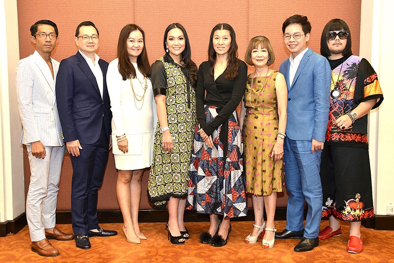 ไฮโซปาร์ตี้ อวอร์ดส์ : ปรียามล ธนวิสุทธิ์ พร้อมด้วย อินทิรา ธนวิสุทธิ์ แห่ง “ไฮโซปาร์ตี้แมกกาซีน” และ “เว็บไซต์ ไฮโซปาร์ตี้ ดอทคอม” จัดประชุมคณะกรรมการเพื่อร่วมตัดสิน “ไฮโซปาร์ตี้ อวอร์ดส์ 2016” ให้แก่เซเลบริตี้ที่มีความโดดเด่นในด้านต่างๆโดยมี สุริยน ศรีอรทัยกุล, นภาลัย อารีสรณ์ และ กุลวิทย์ เลาสุขศรี ร่วมเป็นคณะกรรมการตัดสิน ณ ห้องมณฑาทิพย์ 1 โรงแรมอนันตรา สยาม กรุงเทพฯ