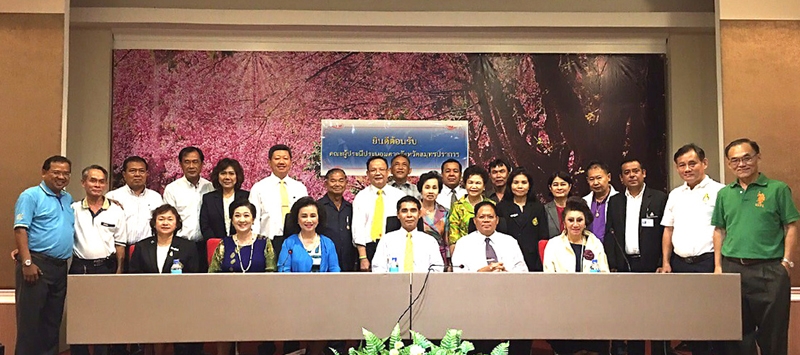 คณะประนีประนอม : ชาตรี เหลืองเรือง ผู้พิพากษาหัวหน้าคณะในศาลจังหวัดสมุทรปราการ เป็นประธานในการประชุมสัญจรคณะผู้ประนีประนอมศาลจังหวัดสมุทรปราการ โดยมี สุขุม นามวิเศษ ผู้พิพากษาหัวหน้าศาลจังหวัดสมุทรปราการ มาร่วมงาน พร้อมด้วยผู้ประนีประนอม อาทิ อุไร คุณานันทกุล, ผาณิต พูนศิริวงศ์, สุมิตร เพชราภิรัชต์, อริยาภรณ์ สกุลชัยวรนันท์, สนิท เปี่ยมสวัสดิ์, เพ็ญศรี สุขเจริญผล และ วิทูร รัตนเมธานนท์ ที่อาคารสุขอนันต์ หมู่บ้านศรีเจริญวิลล่า เทพารักษ์