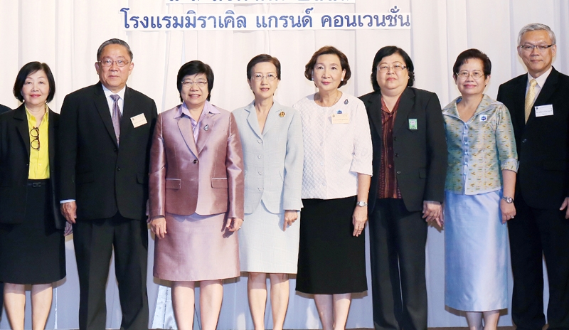 ผลงาน : กัญญา ธีระกูรณ์เลิศ เลขาธิการคณะกรรมการวิจัยแห่งชาติ เปิดการเสนองานวิจัย “อาหารเพื่อเพิ่มคุณค่าและความปลอดภัยสำหรับผู้บริโภค” โดยมี ศ.เกียรติคุณ นพ.ดร.ไกรสิทธิ์ ตันติศิรินทร์ ผอ.ใหญ่ฝ่ายอาหารและโภชนาการ องค์การอาหารและเกษตรแห่งสหประชาชาติ ร่วมงาน ที่โรงแรมมิราเคิล แกรนด์ฯ