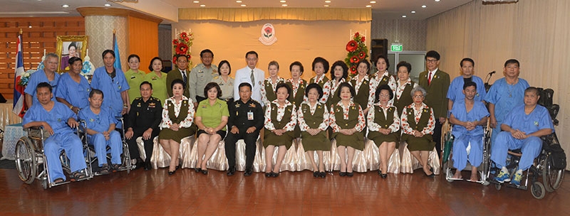ถวายเป็นพระราชกุศล : เพื่อเป็นการเฉลิมพระเกียรติ และถวายเป็นพระราชกุศล เนื่องในโอกาสมหามงคลเฉลิมพระชนมพรรษา สมเด็จพระนางเจ้าฯพระบรมราชินีนาถ ทรงมีพระชนมพรรษา 84 พรรษา 12 สิงหาคม 2559 คุณหญิงแสงเดือน ณ นคร ประธานกก.มูลนิธิสงเคราะห์ครอบครัวทหารผ่านศึกฯ พร้อมด้วยคณะ กก. และอาสาสมัครของมูลนิธิฯ ได้จัดเลี้ยงอาหารกลางวันแก่ทหารผ่านศึกที่ได้รับบาดเจ็บ หรือพิการจากการสู้รบปกป้องประเทศชาติ ซึ่งพักรักษาตัวอยู่ ณ โรงพยาบาลทหารผ่านศึก พร้อมทั้งนำถุงของขวัญและมอบเงินปลอบขวัญแก่ทหาร โดยมี พล.อ.รณชัย มัญชุสุนทรกุล ผอ.องค์การสงเคราะห์ทหารผ่านศึก มาร่วมงานด้วย