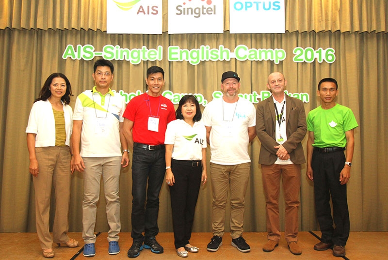 พัฒนาทักษะ : วิไล เคียงประดู่ ผู้ช่วยกรรมการผู้อำนวยการอาวุโส ส่วนงานประชาสัมพันธ์ เอไอเอสจับมือพันธมิตรกลุ่ม สิงค์เทลจัดกิจกรรม “AIS-Singtel English Camp 2016” สร้างความกล้าเสริมความมั่นใจและพัฒนาทักษะการพูดภาษาอังกฤษแก่เยาวชนจากโครงการสานรัก คนเก่งหัวใจแกร่ง ณ ค่ายริมขอบฟ้า จ.สมุทรปราการ