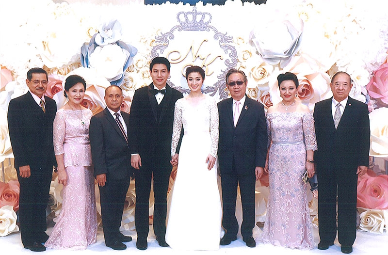 ฉลองสมรส : จรูญ อินทจาร อดีตประธานศาลรัฐธรรมนูญ เป็นประธานในงานฉลองมงคลสมรสระหว่าง นุชนารถ หิรัณยัษฐิติ บุตรี พล.อ.สมชาย-ดวงมาลย์ หิรัณยัษฐิติ กับ ไกร ไกรครุฑ บุตรี พรชัย-ณภัค ไกรครุฑรี โดยมี สุทธิเกียรติ จิราธิวัฒน์ มาร่วมอวยพร ที่ห้องเวิลด์บอลรูม โรงแรมเซ็นทาราแกรนด์ เซ็นทรัลเวิลด์