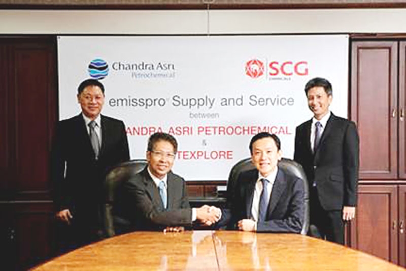 ประหยัดพลังงาน : นิวัฒน์ อธิวัฒนานนท์ กรรมการผู้จัดการบริษัท เท็กซ์พลอร์ จำกัด จับมือ บริษัท Chandra Asri Petrochemical Tbk (CAP) โดย มร.Erwin Ciputra, President Director ในการเจรจาสั่งซื้อสินค้าและบริการ (อิมิสโปร) สารเคลือบเตาเผาอุตสาหกรรมเพื่อการประหยัดพลังงานเพิ่มอีก หลังจากใช้อย่างต่อเนื่องมาแล้วเป็นเวลา 2 ปี