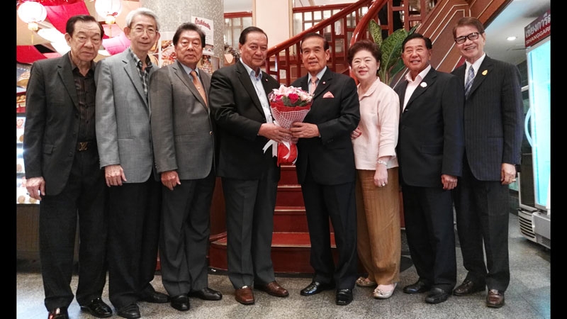 อวยพรวันเกิด : สนิท วรปัญญา และ ประทีป กิจจาพิพัฒน์ จัดงานเลี้ยงฉลองวันเกิดให้แก่ อุทัย พิมพ์ใจชน อดีตประธานรัฐสภา โดยมี ไพรัช วรปาณิ กรรมการอัยการ, ดร.สมพร จึงรุ่งเรืองกิจ, ประจักษ์ ตั้งคารวคุณ บอสใหญ่
สีทีโอเอ, กิตติพงศ์ เตรัตนชัย และสมบูรณ์ สุริยบูรพกูล ร่วมอวยพรด้วย 
ที่ภัตตาคาร เชียงการีลา