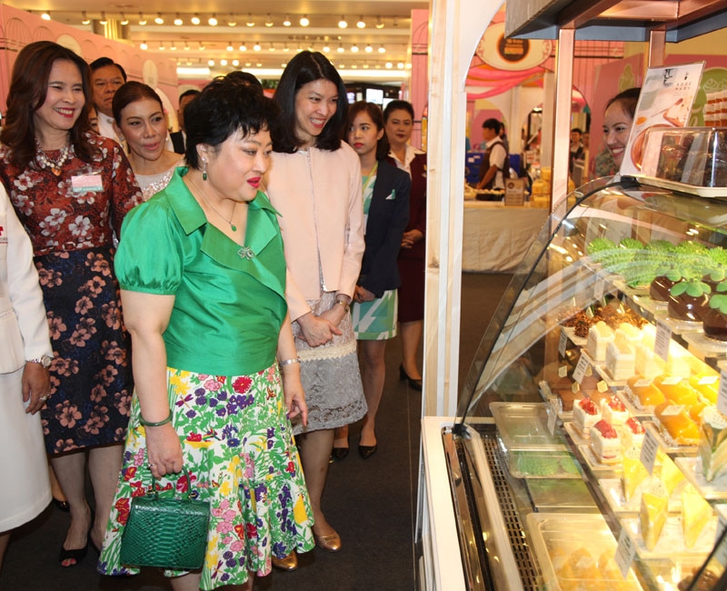 พระเจ้าวรวงศ์เธอ พระองค์เจ้าโสมสวลี พระวรราชาทินัดดามาตุ เสด็จทรงเปิดงาน “Sweet Mania ครั้งที่ 10” มหกรรมขนมหวานนานาชาติ โดยมี จิตตินันท์ หวั่งหลี รอง กก.ผจก.สายพัฒนาธุรกิจและการตลาด ศูนย์การค้าฟิวเจอร์พาร์ค พร้อมคณะผู้บริหาร รับเสด็จ ณ ศูนย์การค้าฟิวเจอร์พาร์ค จังหวัดปทุมธานี