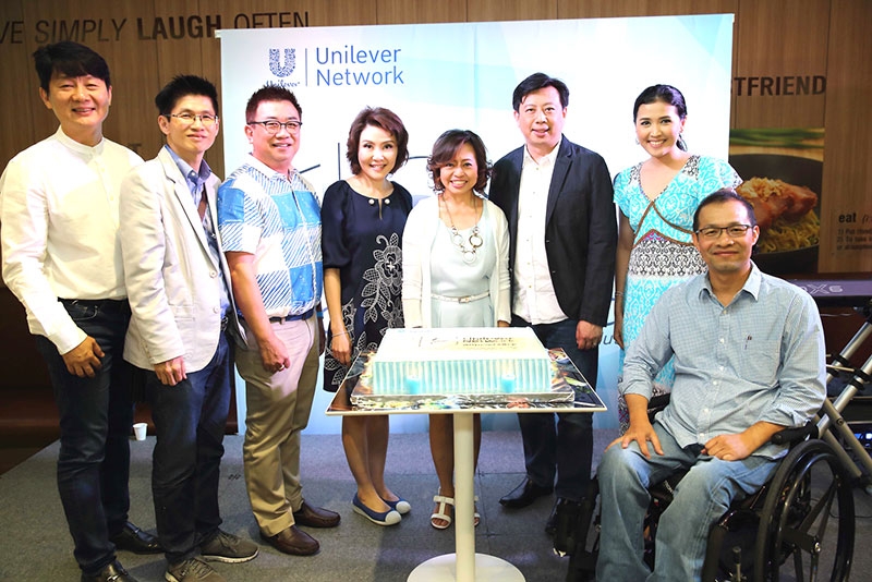 ครบรอบ 16 ปี : สุชาดา ธีรวชิรกุล ประธานบริหาร ยูนิลีเวอร์ เน็ทเวิร์ค บริษัท ยูนิลีเวอร์ไทย เทรดดิ้ง จำกัด ฉลองครบรอบ 16 ปี “ยูนิลีเวอร์ เน็ทเวิร์ค” พร้อมก้าวสู่ปีที่ 17 อย่างเกรียงไกร ด้วยการเติบโตแบบก้าวกระโดด โดยมี มนต์ชัย เดโชจรัสศรี, อดิศรา วัลลภศิริ, เจอร์รี่ หลุย, อภิวัชร์ วิบูลย์วัฒนกุล, ปารณีย์-พ.ต.ท.ทัศน์พล บู้หลง และ วิสูตร เดชะภัทรวสุ ร่วมยินดี ณ ยูนิลีเวอร์ เฮ้าส์ ถนนพระราม 9