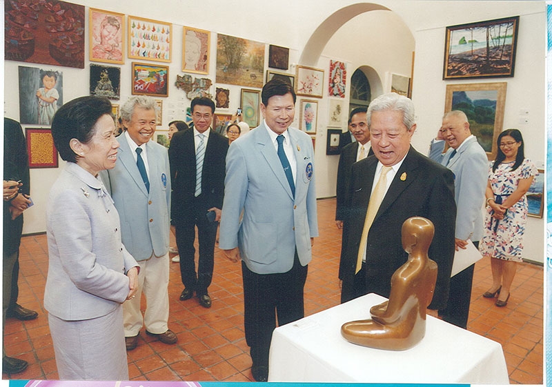 นิทรรศการ Art Camp : พลเอกสุรยุทธ์ จุลานนท์ องคมนตรี เป็นประธานเปิดนิทรรศการ Art Camp (ค่ายศิลปะสัญจร) ของกองทุนส่งเสริมการศึกษาการสร้างสรรค์ศิลปะ “มูลนิธิรัฐบุรุษ พลเอกเปรม ติณสูลานนท์” (กองทุนฯ) เพื่อจัดแสดงผลงานศิลปะ 500 ผลงาน ณ พิพิธภัณฑสถานแห่งชาติ หอศิลป์ ถนนเจ้าฟ้า