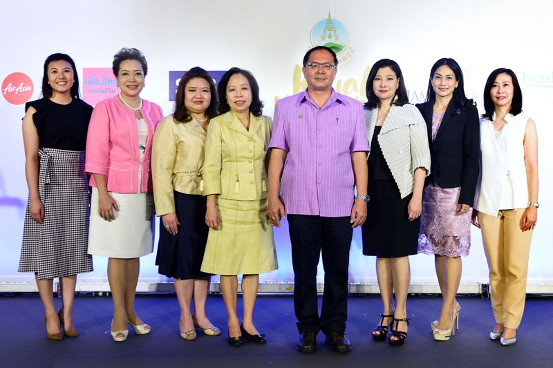 แถลงข่าว : พาสินี ลิ่มอติบูลย์ และชฎาทิพ จูตระกูล ผู้บริหารศูนย์การค้า
สยามพารากอน ดร.ณรงค์ชัย พิพัฒน์ธนวงศ์ ผอ.ฝ่ายตลาด มูลนิธิโครงการหลวง 
จัดงานแถลงข่าว “รอยัล โปรเจ็คต์ มาร์เก็ต แอท สยามพารากอน (Royal Project Market @Siam Paragon) งานขายผลิตภัณฑ์โครงการหลวง
รูปแบบใหม่ไม่ซ้ำใคร โดยมี อารยา ภู่พานิช จาก ธ.ไทยพาณิชย์ จำกัด (มหาชน), ม.ล.รดีเทพ เทวกุล จาก บ.ไทยเบฟเวอเรจ จำกัด (มหาชน) 
ร่วมเป็นผู้สนับสนุนหลัก ณ ศูนย์การค้าสยามพารากอน