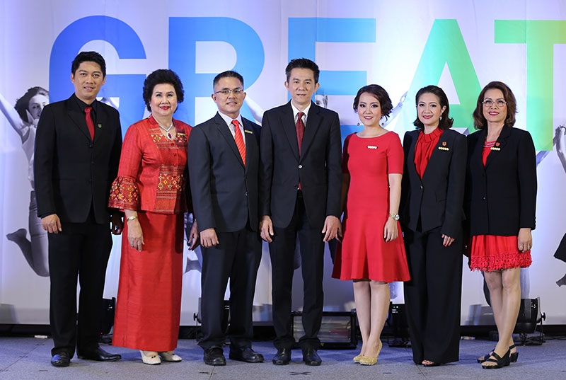 เผยความสำเร็จ : จิรชีพ เฮ้ง ผู้จัดการฝ่ายพัฒนาธุรกิจ ยูนิลีเวอร์ เน็ทเวิร์ค ประเทศไทย บริษัท ยูนิลีเวอร์ไทย เทรดดิ้ง จำกัด จัดงาน (เกรท เดย์) เราทำได้ คุณทำได้ งานที่เปิดโอกาสทางธุรกิจครั้งสำคัญ กับการที่จะได้เป็นผู้ร่วมธุรกิจ
เครือข่าย ยูนิลีเวอร์ เน็ทเวิร์ค โดยมี พ.อ.วัฒนา จำชาติ นำทีมบุคคลต้นแบบ ได้แก่ กชนิภา ชินบัญชร, นวรัตน์ ฤดีพิพัฒน์พงศ์, นงนภัส ธันยาฤทธิ์ และ อรุณวรรณ มฤคสนธิ ที่ประสบความสำเร็จในธุรกิจเครือข่าย ยูนิลีเวอร์ เน็ทเวิร์ค มาร่วมแบ่งปันประสบการณ์ ณ ยูนิลีเวอร์ เฮ้าส์ ถนนพระราม 9