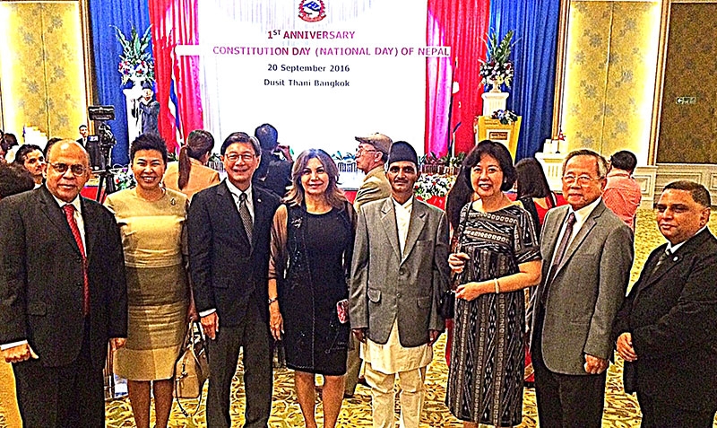 ครบรอบ 1 ปี : H.E.Mr. Khaga Nath Adhikari เอกอัครรราชทูตเนปาลประจำราชอาณาจักรไทย จัดงานเลี้ยงเฉลิมฉลอง ในโอกาสครบรอบ 1 ปี วันรัฐธรรมนูญ (วันชาติ) เนปาล ท่ามกลางทูตานุทูต ณ โรงแรม Dusit Thani Bangkok