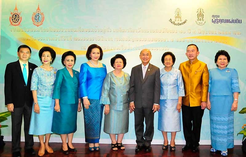 ฯพณฯ องคมนตรี ศ.เกียรติคุณ นพ.เกษม วัฒนชัย พร้อมด้วย ท่านผู้หญิงฉัตรแก้ว นันทาภิวัฒน์, ท่านผู้หญิงอังกาบ บุณยัษฐิติ ผจก. และ
ผอ.โรงเรียนจิตรลดา, คุณหญิงปัทมา ลีสวัสดิ์ตระกูล ประธานชมรมผู้รู้คุณแผ่นดิน,คุณหญิงจามรี สนิทวงศ์ ณ อยุธยา, 
ม.ล.ปนัดดา ดิศกุล รมต.ประจำสำนักนายกรัฐมนตรี, คุณหญิงผะอบทิพย์ ศาตะมาน, คุณหญิงอุไรวรรณ สวัสดิศานต์ และ สานนท์ พรหมผลิน นายกสมาคมนักเรียนเก่าโรงเรียนจิตรลดา ร่วมในงานปาฐกถาเฉลิมพระเกียรติฯ