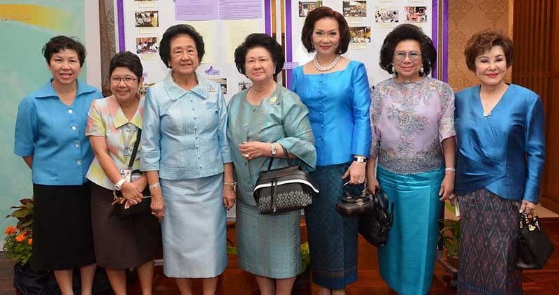 ท่านผู้หญิงอังกาบ บุณยัษฐิติ, ท่านผู้หญิงฉัตรแก้ว นันทาภิวัฒน์, คุณหญิงปัทมา ลีสวัสดิ์ตระกูล, รศ.ดร.วีณา เชิดบุญญชาติ, สวลี ผกาพันธุ์